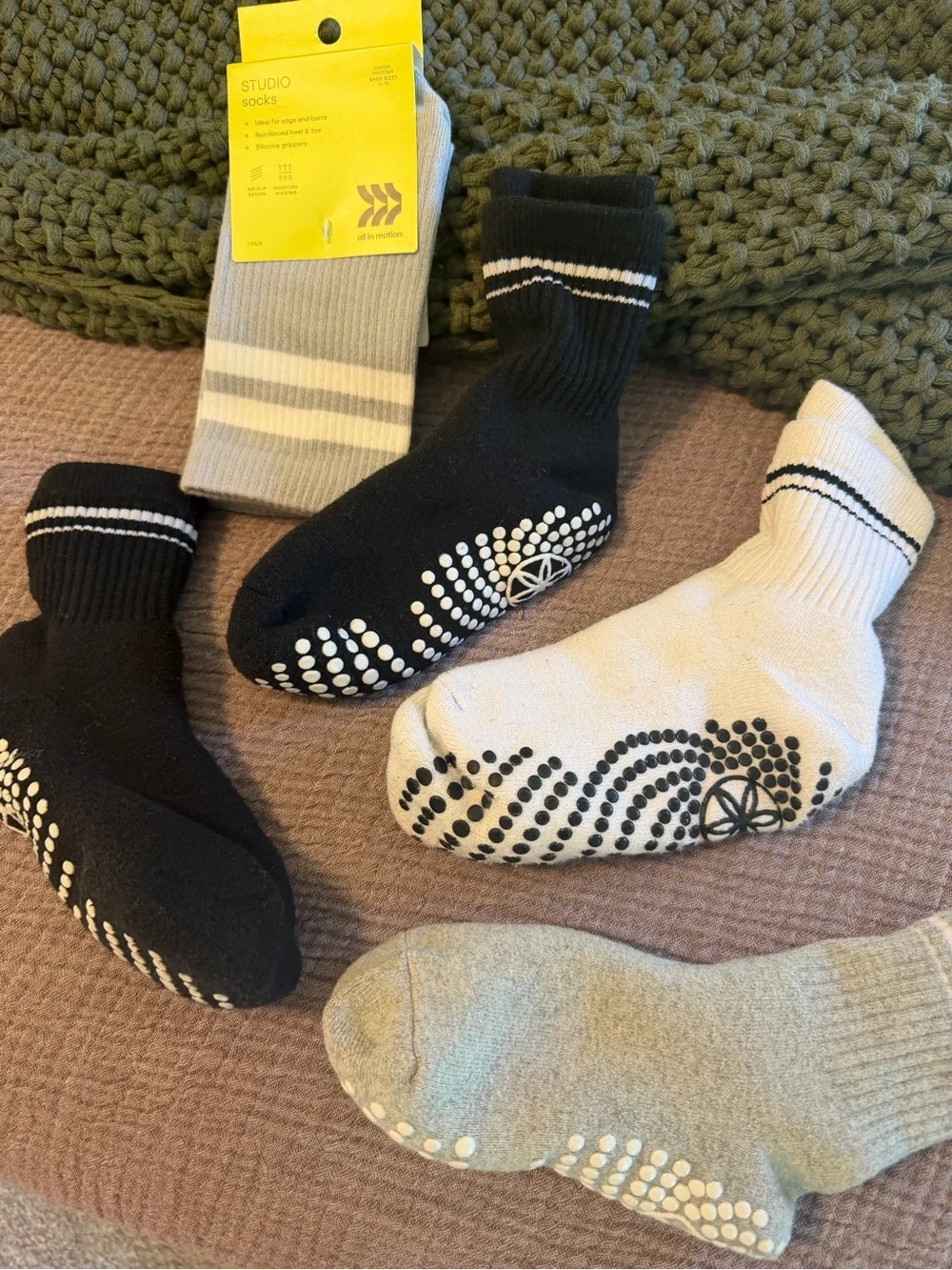 Studio Non-Slip Crew Socks Set (5)- Black, White, Gray